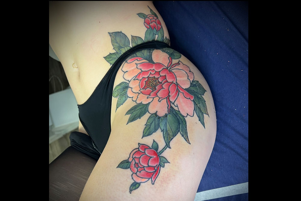 Meilleur tatoueur tatoueuse sur Bordeaux Talence japonais  pivoine floral tatou tattoo tatouage tatouages